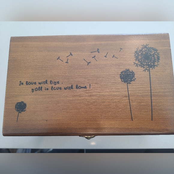 Sewing Kit - Picture 2 of 2